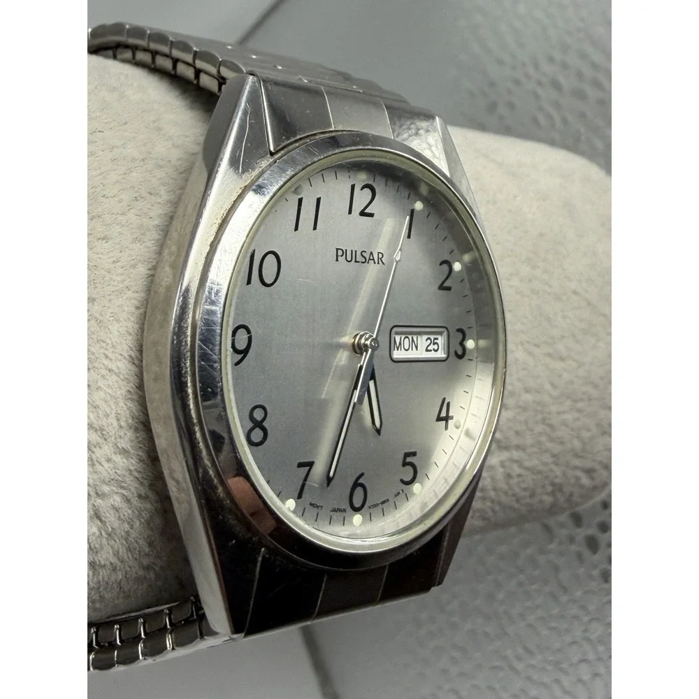 Pulsar V733-9A40 New Battery Mens Watch 36MM 7